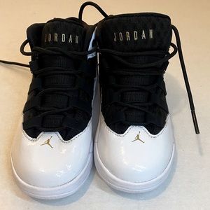 Toddler 9C Jordan Max Aura Like New